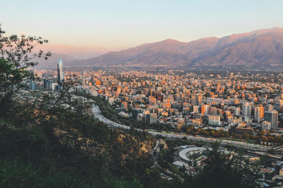 Foto de vista panóramica a la ciudad de Santiago. 