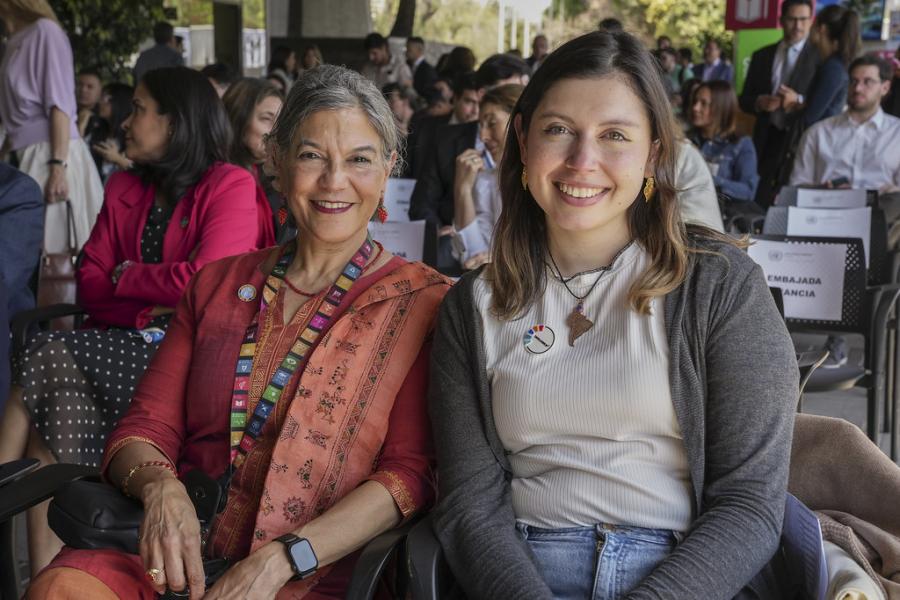 Eve Crowley e Ismaela Magliotto sonriendo a la cámara