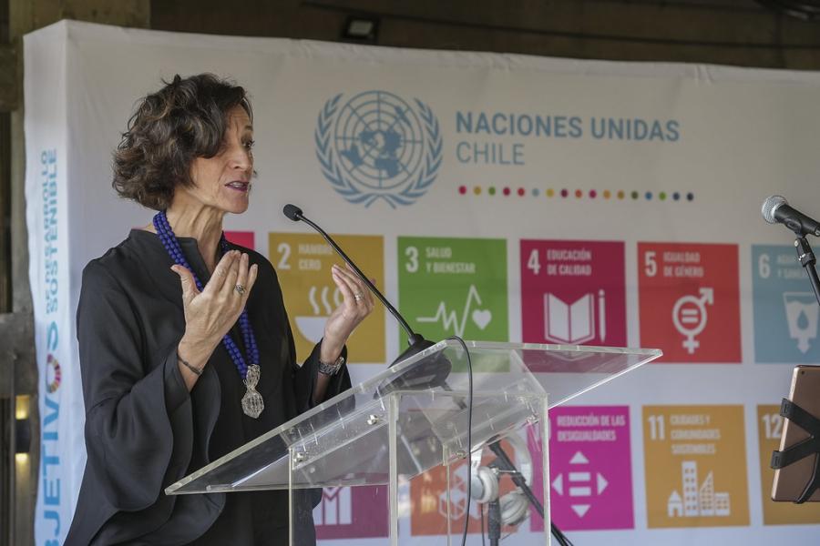 María José Torres dando su discurso durante el evento