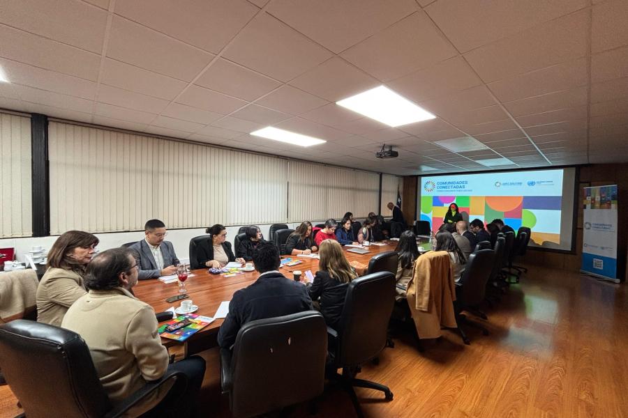 Mesa de reunión Comité Técnico Nacional Comunidades Conectadas